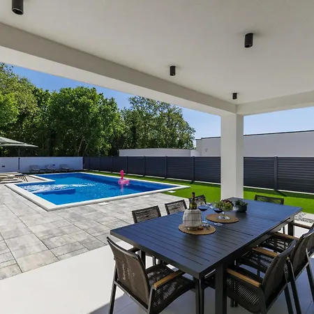 Jagoda By Interhome Ladici
