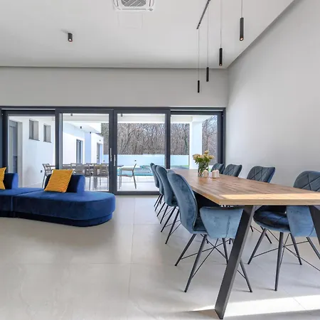 Jagoda By Interhome Ladici